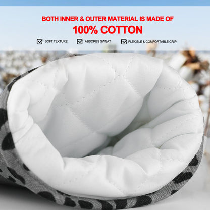 Soft padded lining inside the silicone oven mitt